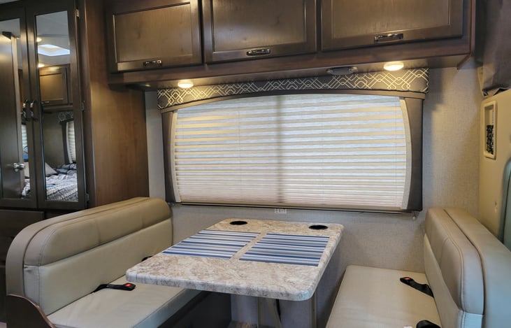 Too cold or too hot outside, eat at the dinet in climate-controlled heaven!