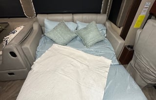 Let's Cruise with this Fleetwood Bounder Class A