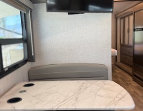 Thor Motor Coach Hurricane 29M