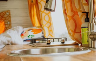 Couple & Bestie Adventure Bus - Cozy and Spacious