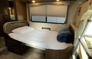 DESERT ROSE | Easy-to-Drive Class C | Sleeps 5