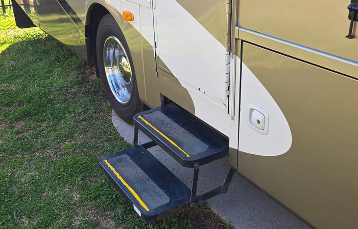 Auto Retractable stairs with lockout