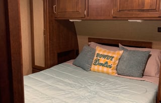 HUGE BUNKHOUSE— 2017 Keystone RV Outback 322BH