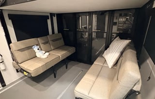 Luxury 2025 Alliance Valor 44V14 w/ 14' Garage