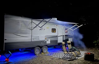 27’ Z1 Bunkhouse. Pet friendly and half ton rated!