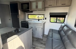 24 Flying Dutchman – Sleeps 8 l Bunks l Delivery