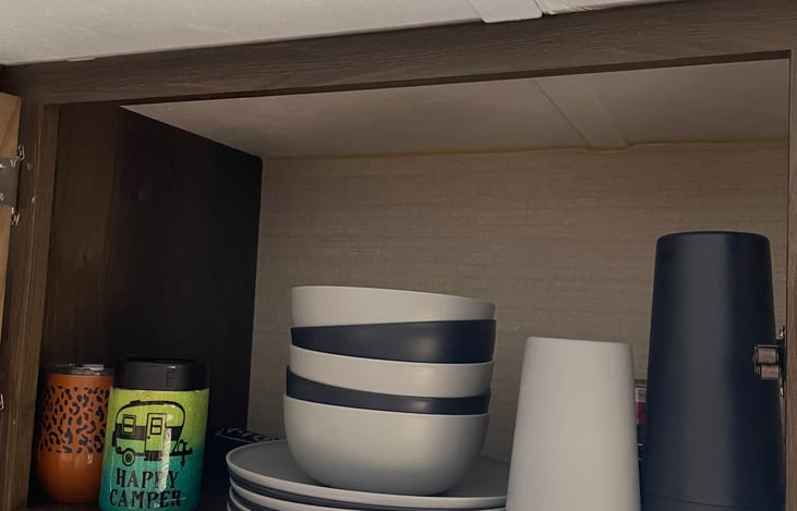 Microwaveable plates, bowls, and cups. Kids plates and bowls, and insulated drinkware.