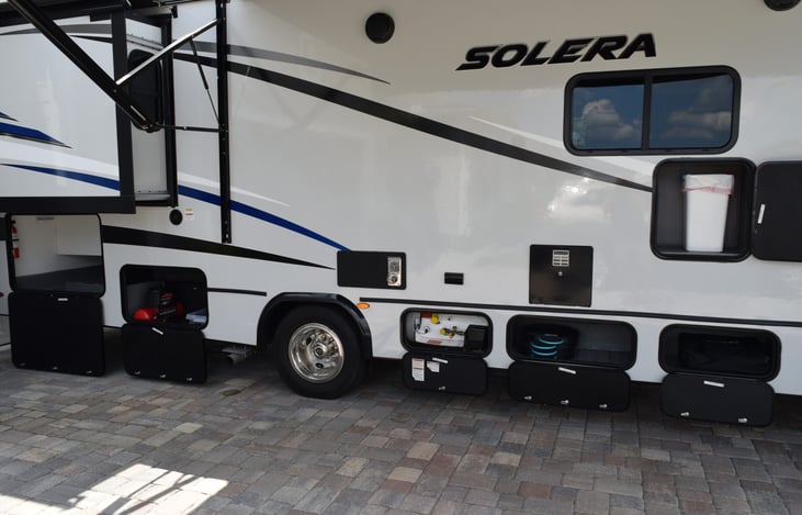 Everything has its place—even the trash.🧳🗑️😎