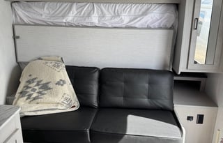 Take the Whole Family!! Has Bunk Beds!