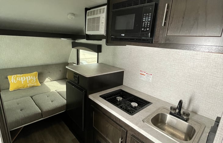 All the amenities are in available in this compact space. Microwave, stovetop, sink, fridge, ac/heat all the things to make your camping experience as enjoyable as possible.