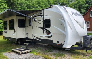 Helvetia riverfront 36' Grand Design w/slides