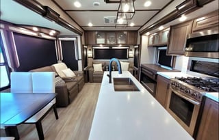 2022 Grand Design Solitude: High-End Comfort