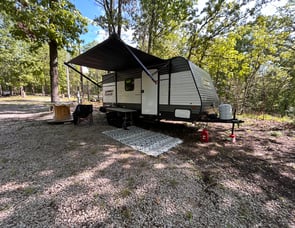 Dutchmen RV Coleman Lantern LT Series 17B