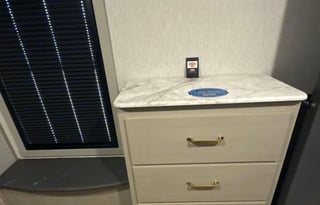 LUXURY 2 BED, 2 BATH RV W/ PRIVATE SUITE & ENTRY