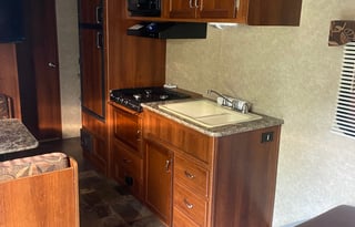 2015 Prime Time RV Avenger ATI 26BB