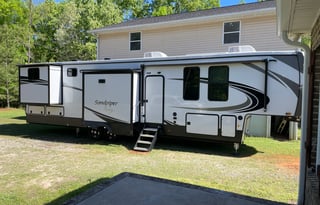 2022 Sandpiper Luxury 388BHRD