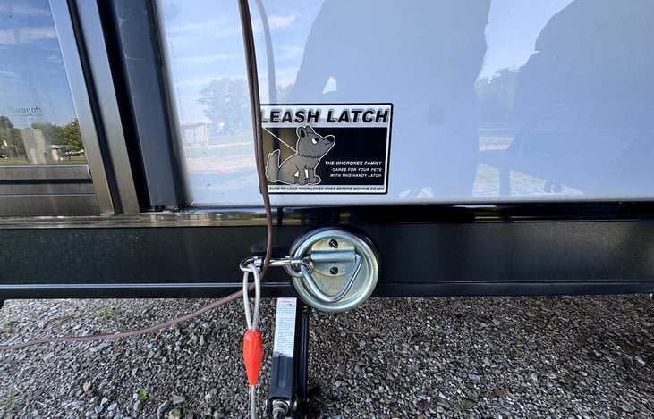 Leash Latch