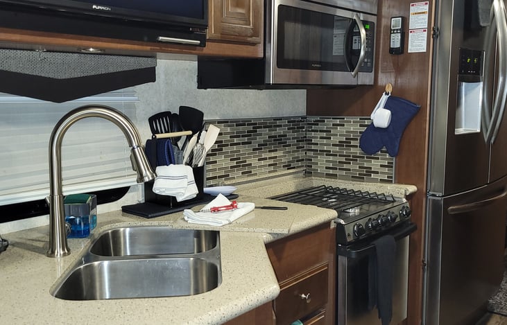 Dishes, cutlery, pots and pans everything you need for a weekend away