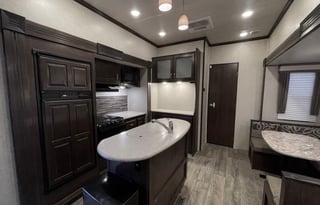 42ft Sundance 5th Wheel. Sleeps 10!