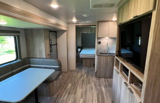 2021 Minnie Winnie with Full Size Bunks!