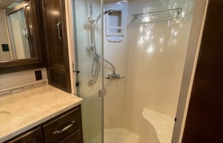 RV Sleeps 8 with 2 Bunks - Unlimted Generator Use