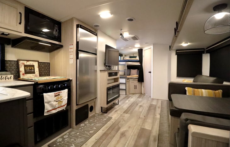 Experience "Harmony" with our 2024 Heartland Sundance U-L 278BH located near Table Rock Lake near Branson Missouri and Lake Of The Ozarks. Thank you from us at Stone Mountain RV & Camper Rentals!