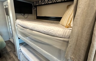 Modern Farmhouse Bunkhouse Motorhome 2022 Alante