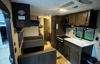 Cozy, lightweight 9 person travel trailer