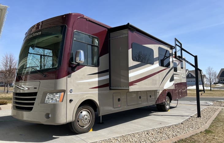 Slide outs on both sides