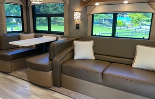 2022 Renegade Valencia 38BB