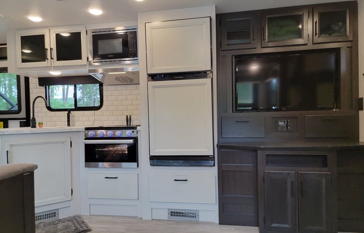 Smart tv with Bluetooth speakers inside and out