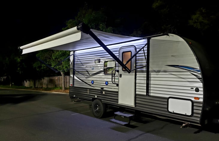 Dramatic Led Lights and Outside Entertainment