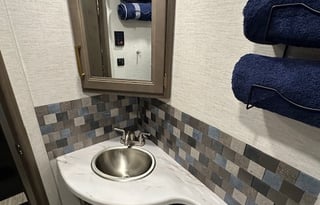 BRAND NEW!! 2025 Thor Four Winds 22B