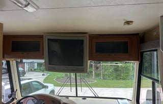 Earth Trekker 35’ Motorcoach for 7