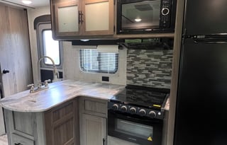LIKE NEW 2021 Gulf Stream RV
