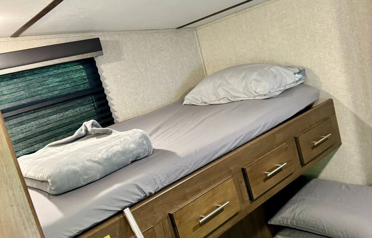 Top and bottom bunks