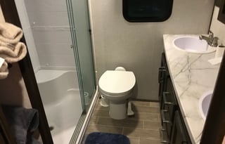 Dutchmen Atlas Fifth Wheel