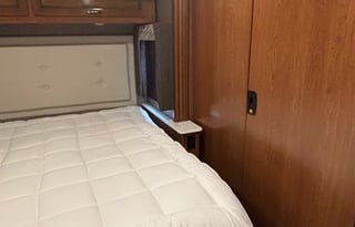 Class A Bounder 2 Full Bath w/ King and Bunkhouse