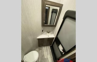 “BEAUTIFUL” 2 Bedroom 1.5 Bath, 2021 - 5th Wheel