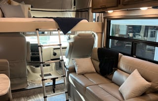 2022 Thor Motor Coach Hurricane 34J