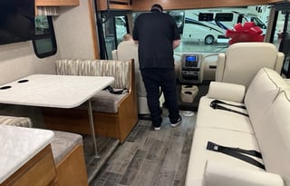 Winnebago Vista-King bed, Bunks - w/Onboard WIFI