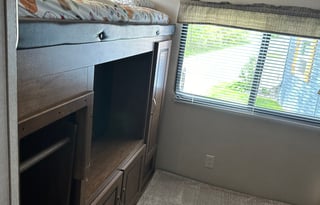 Family/Pet Friendly 2017 Forest River Salem 32BH