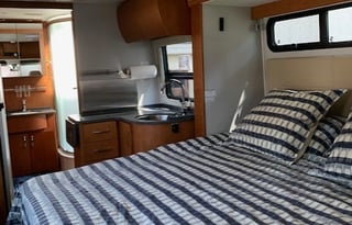 2017 Leisure Travel Unity U24MB