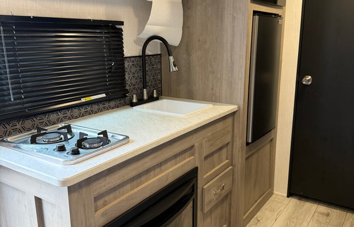 Full Kitchen with adequate storage