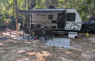 Minnie Winnie - Pet Friendly Bunk House RV
