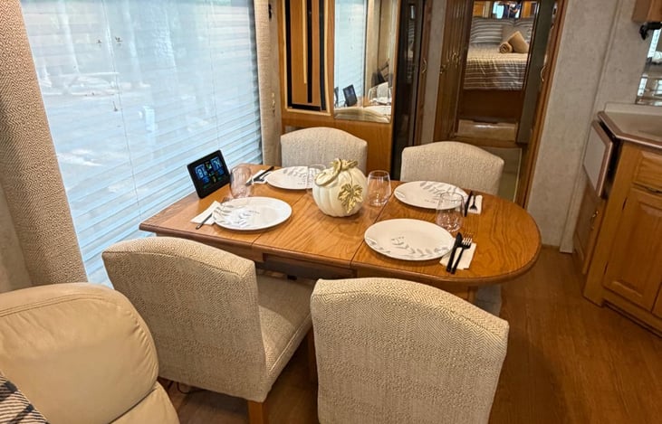 Dining for four people