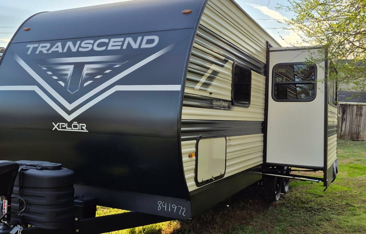 Brand new 2026 Grand Design! Family-friendly bunkhouse with master queen, dual bunks, luxury kitchen, 19’ power awning, and factory solar. Lightweight, half-ton towable, and ready for adventure!