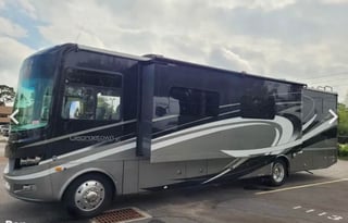 Billie’s RV! King bed - 2 bathrooms!