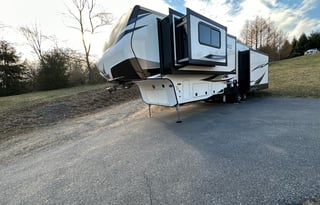 Luxurious Camping in a 2022 Crossroads Cameo