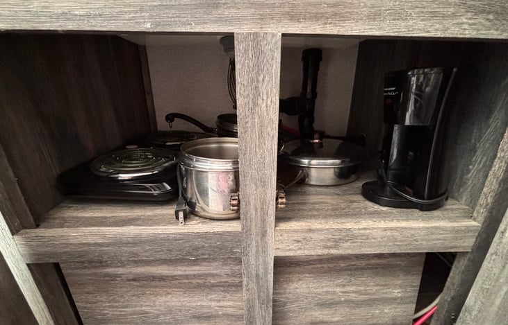 Hot plate, Coffee Maker, 2 Pots & 1 Pan